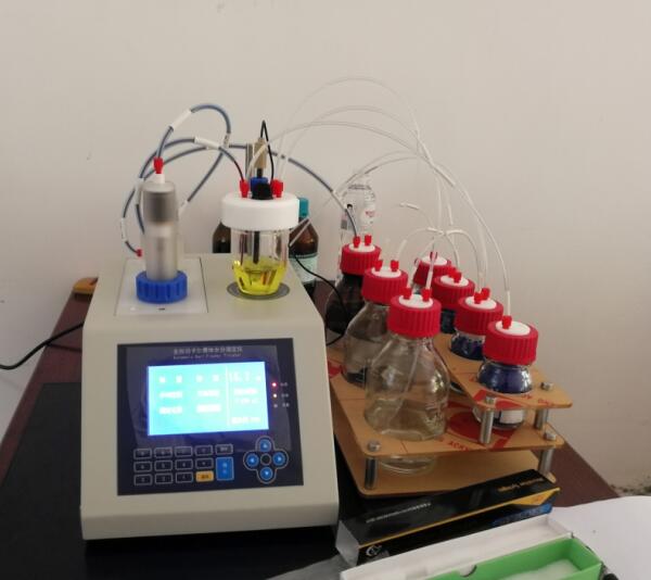 拓優(yōu)美香料公司購買我公司S-300全自動卡爾費休水分測定儀檢測醫(yī)藥中間體中的水分 拓優(yōu)美香料公司購買我公司S-300全自動卡爾費休水分測定儀檢測醫(yī)藥中間體中的水分